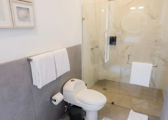Apartment New 2br Walk To Marina & Downtown *