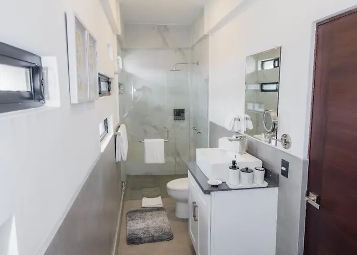New 2br Walk To Marina & Downtown Apartment